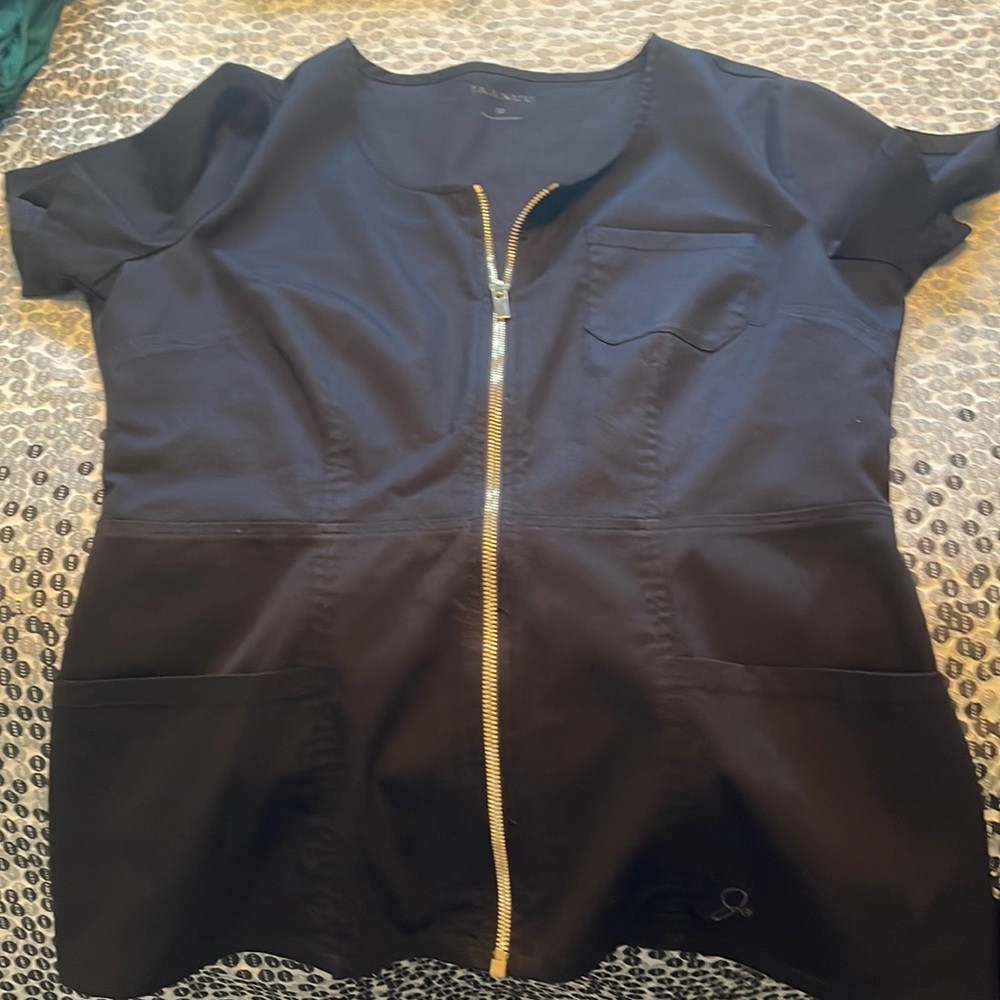 JAANNU Size Medium Black Scrub Top